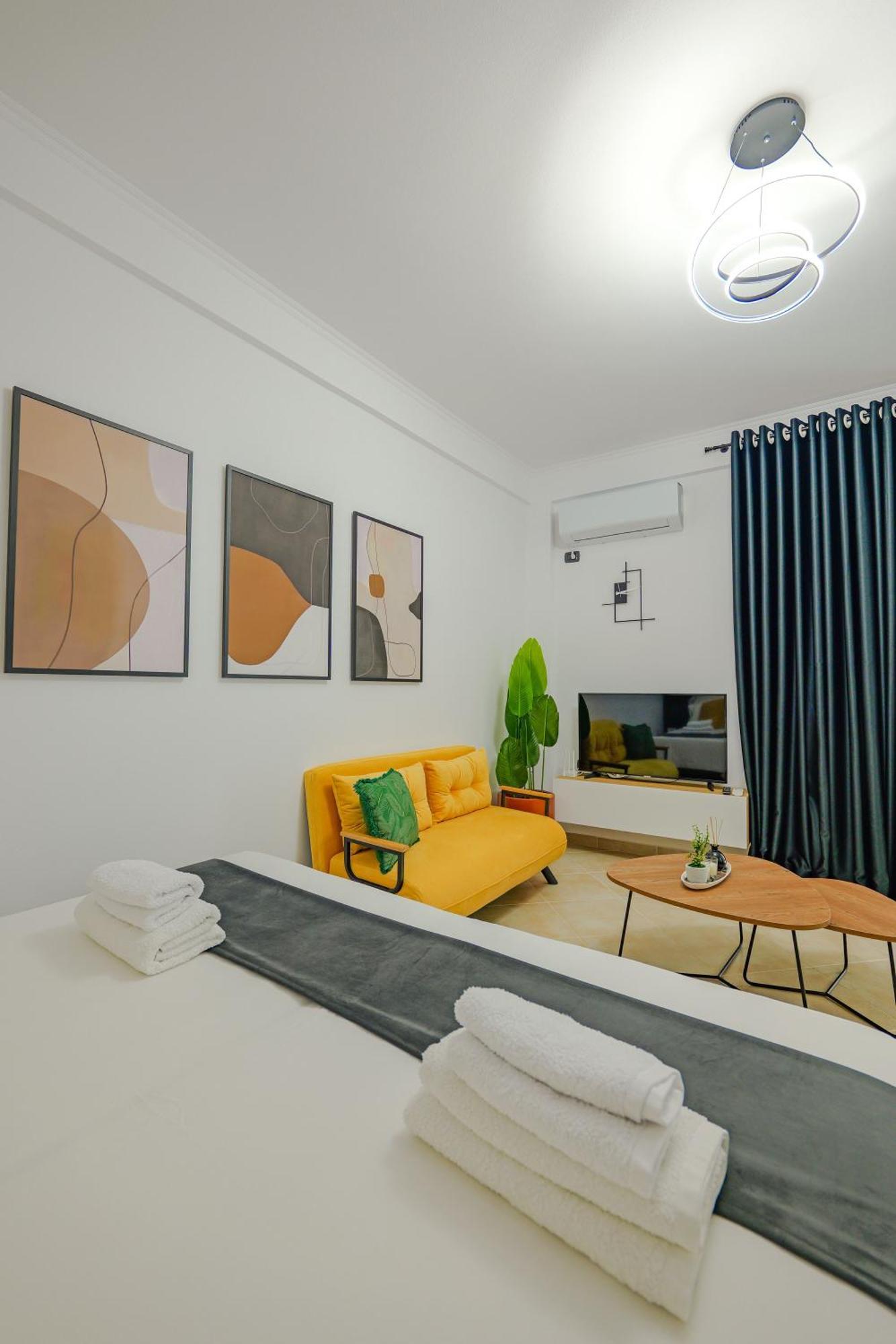Sunny Apts *
